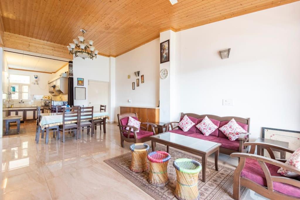 Kasauli Edge Apt With Balcony Экстерьер фото