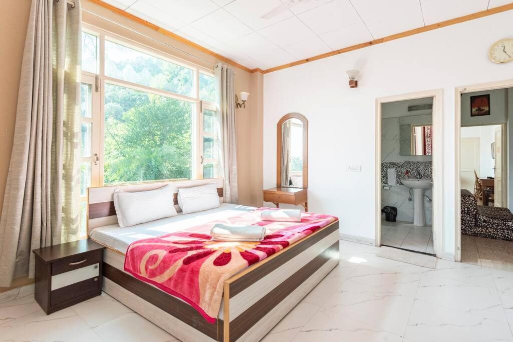 Kasauli Edge Apt With Balcony Экстерьер фото